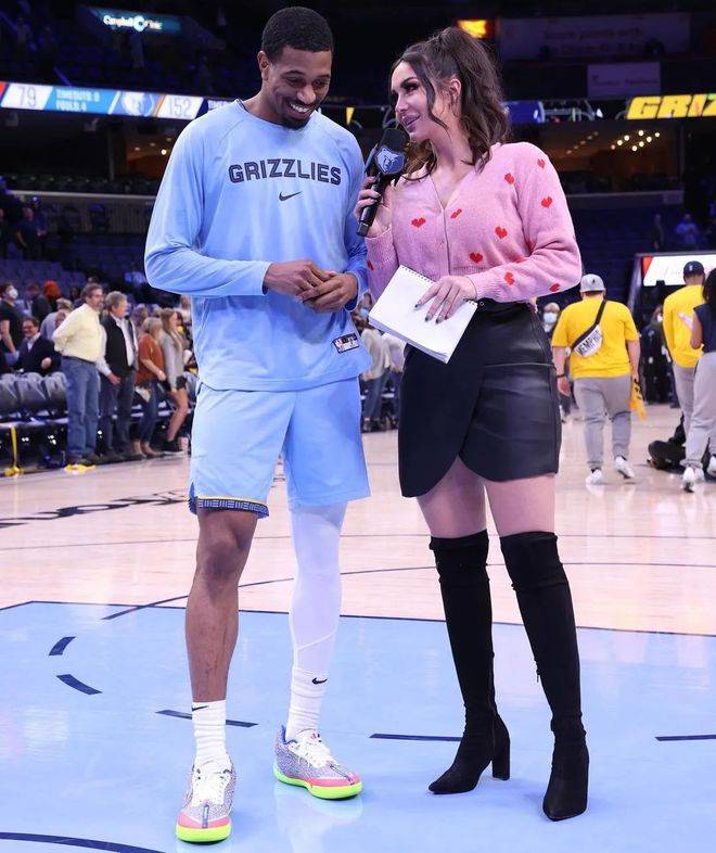 wright一夜曝光,她的情况和此前采访杜兰特一夜爆红的"2k女神"瑞秋一