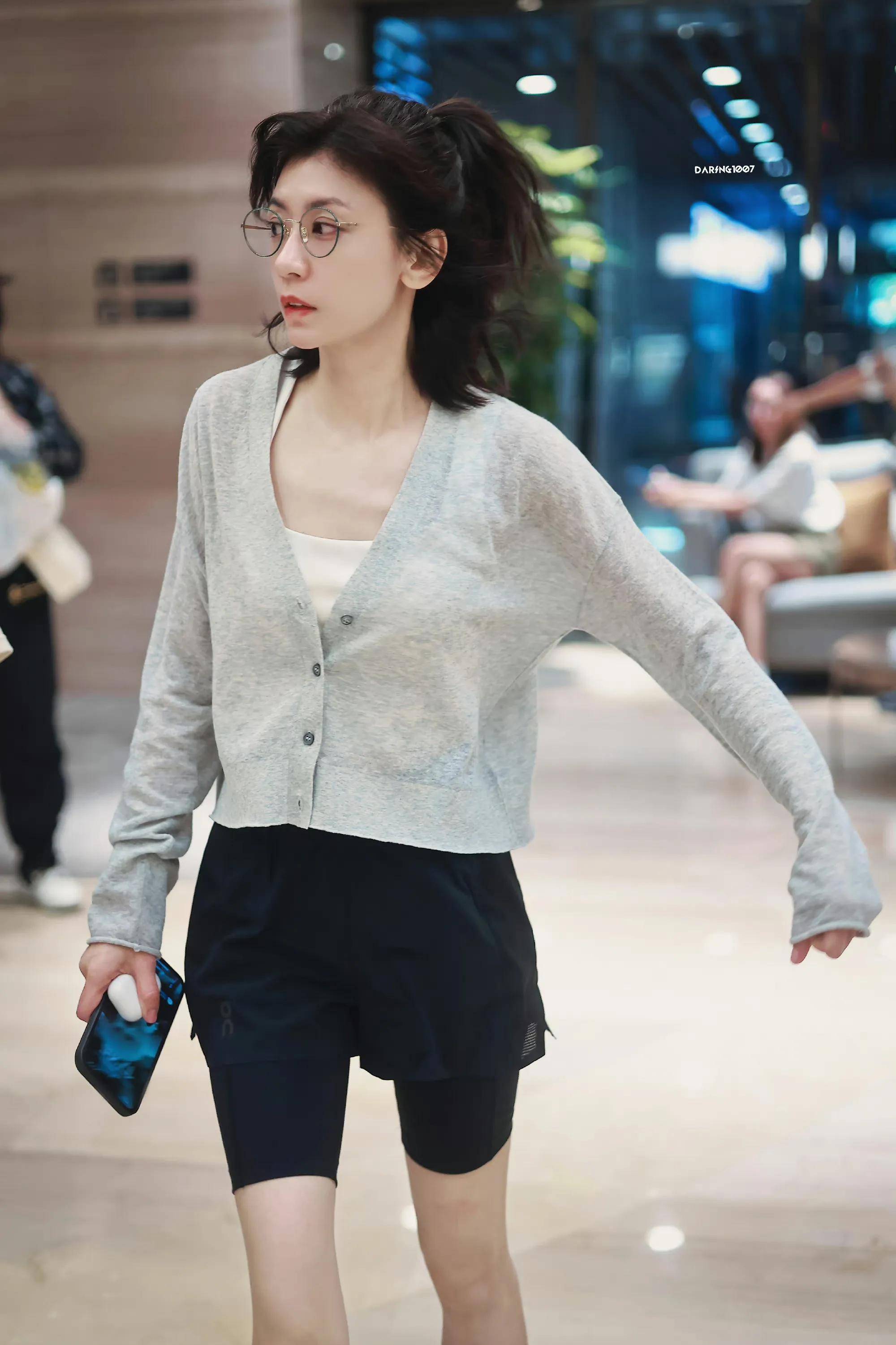 贾静雯分享一波女星初夏穿搭[玫瑰]