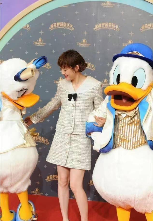 穿小香风短裙亮相清新感十足,罕见惊艳一回_身材_造型_效果