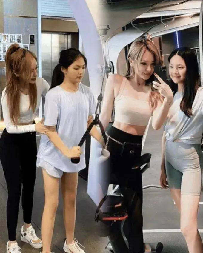 李湘母女新年聚餐!