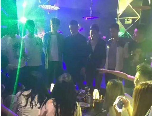 杭州四名女子点男模曝光,给钱少遭暴打,没钱不要学人家点男模_ktv_小