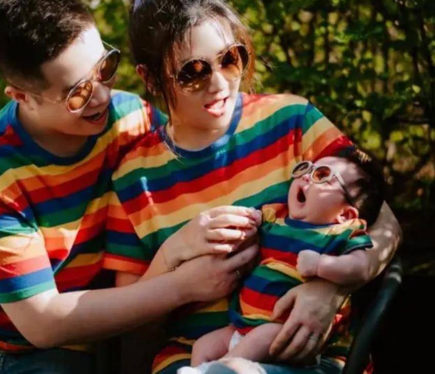 任家萱新年晒母子合照,小腰果肉嘟嘟超可爱,与男友小徐亲力亲为_儿子