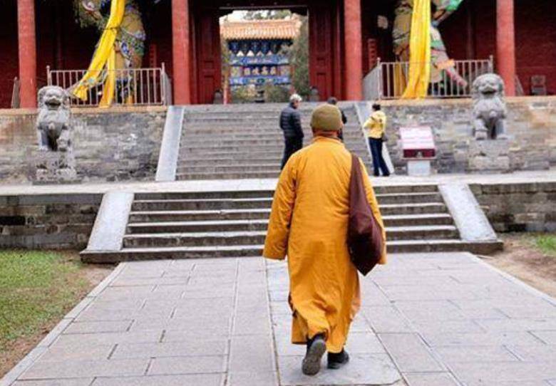 可方天佑不能多留,他没有合法的身份,在同一个地