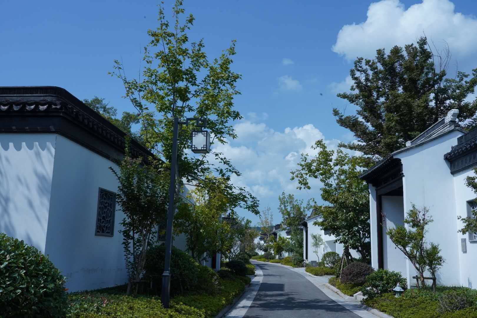 另外還有林屋洞,石公山,縹緲峰,雕花樓,森林公園,觀音寺,牛仔俱樂部