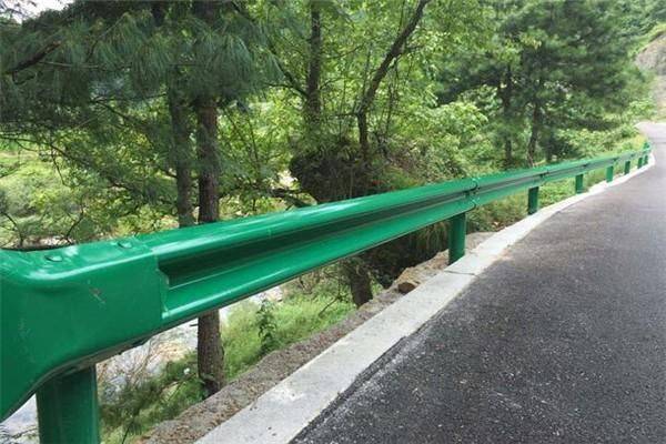 道路绿色护栏的主要功能是提供边界保护_交通_材料_环保