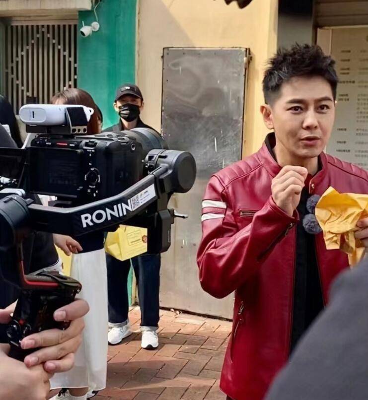 但林志颖一直都在积极康复,并且不断挑战各种活动和综艺节目,展现出了