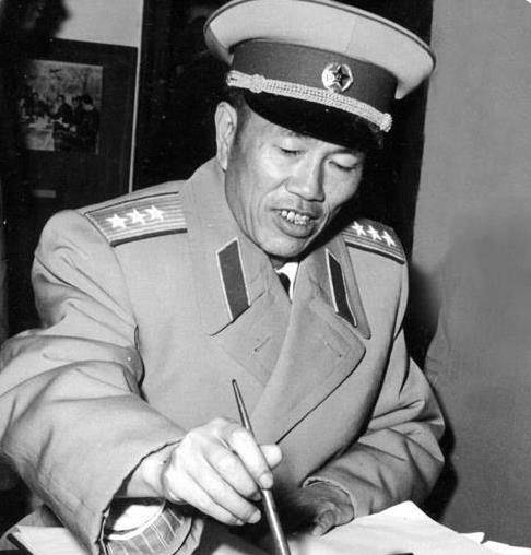 人试图把儿子邓贤诗接到自己身边,但由于路途遥远和日伪军封锁等原因