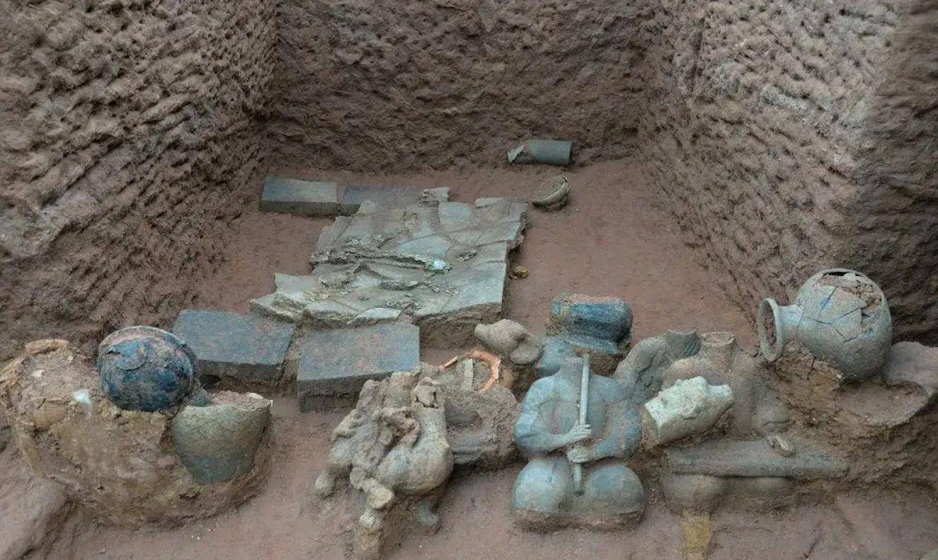 河北挖出纪晓岚墓,里面"端坐着"7位女子,揭开纪晓岚的真面目_和 