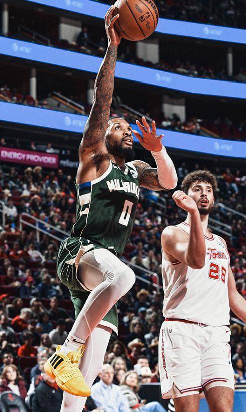 利拉德四战三分31中5,雄鹿仅获1胜:球迷批评并期待他恢复状态_比赛