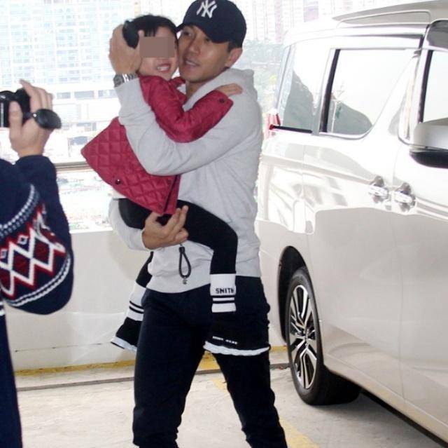 抱小糯米现身,避谈女儿抚养权和杨冥,只用一句话回应_杨幂_孩子_媒体