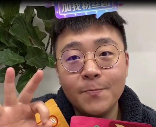 曾拒绝亲梅艳芳,千万身家被父母散光,郝劭文改行出镜带货却出圈