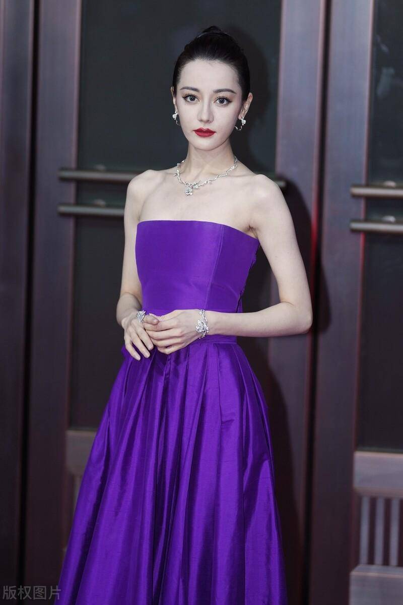 迪丽热巴活动生图曝光,臀部夸张惊呆网友_明星_身材_形象