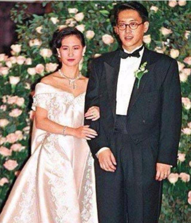 陈百强:枕着何鸿燊千金香肩熟睡,何超琼这张照片里,藏着一段虐恋_香港