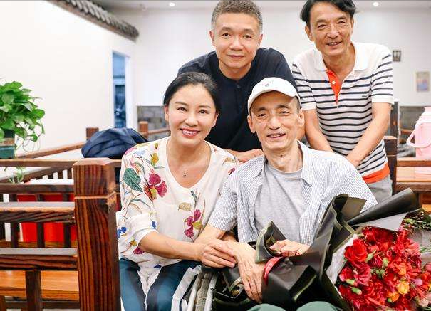 陈小艺:年纪大了后放肆追爱,老公无限包容,她的婚姻幸福吗?
