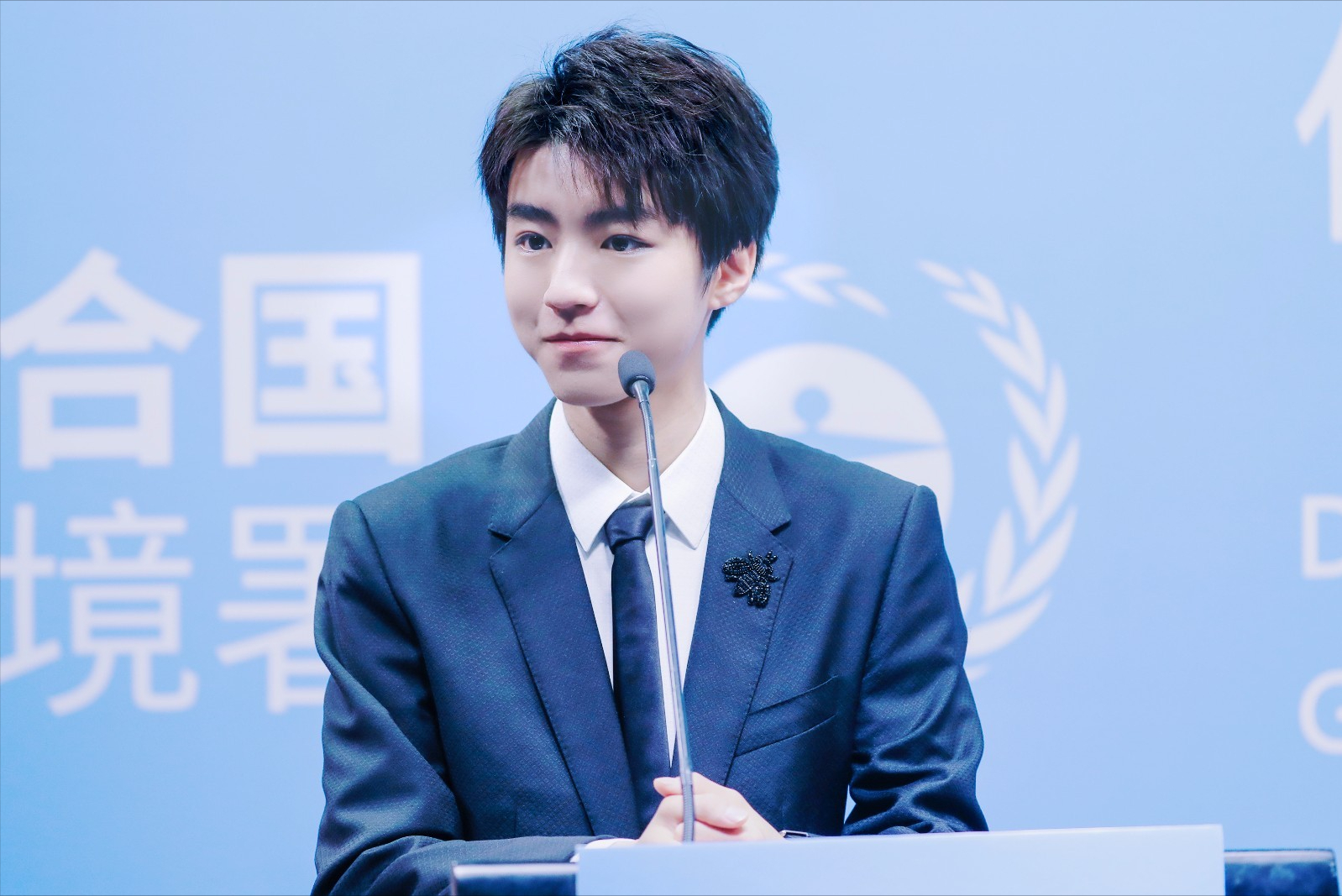 王俊凯惹争议,迪丽热巴刘亦菲代言遭抵制_发声_行为_明星