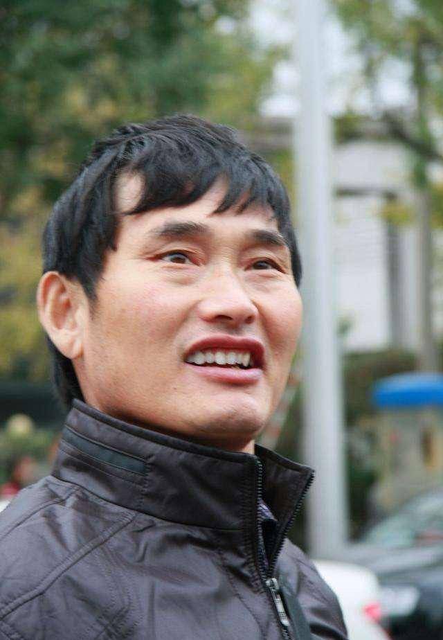 网红大衣哥儿年收入曝光,儿媳疑似"婚变"_朱之文_生活_节目