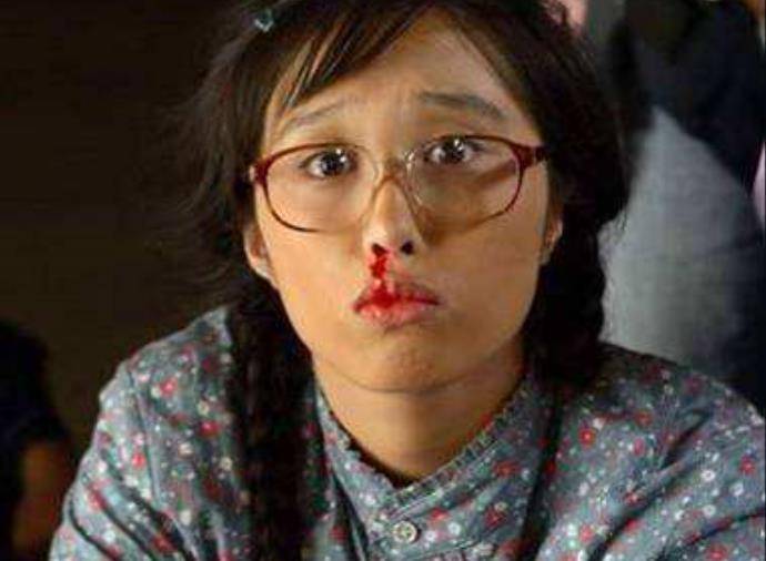 18岁因扮丑走红,被张艺谋看中,因一张照片被赶出剧组,成为路人_李欣汝