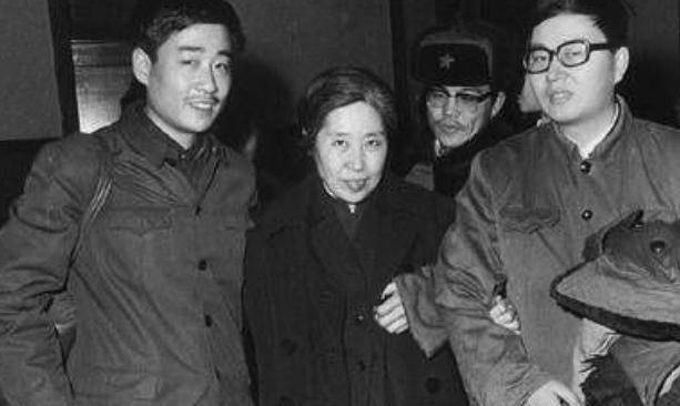 2006年王光美逝世前,为何向女儿作揖?