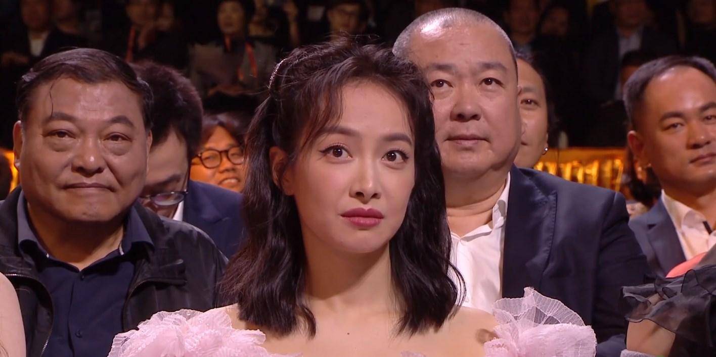 特写镜头下的明星百态,陈凯歌黑脸,迪丽热巴被照顾_获奖_时候_胸口