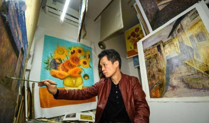 湖南农民工赵小勇:"造假"20年狂赚千万,却活成"中国梵高"_大芬村_工作