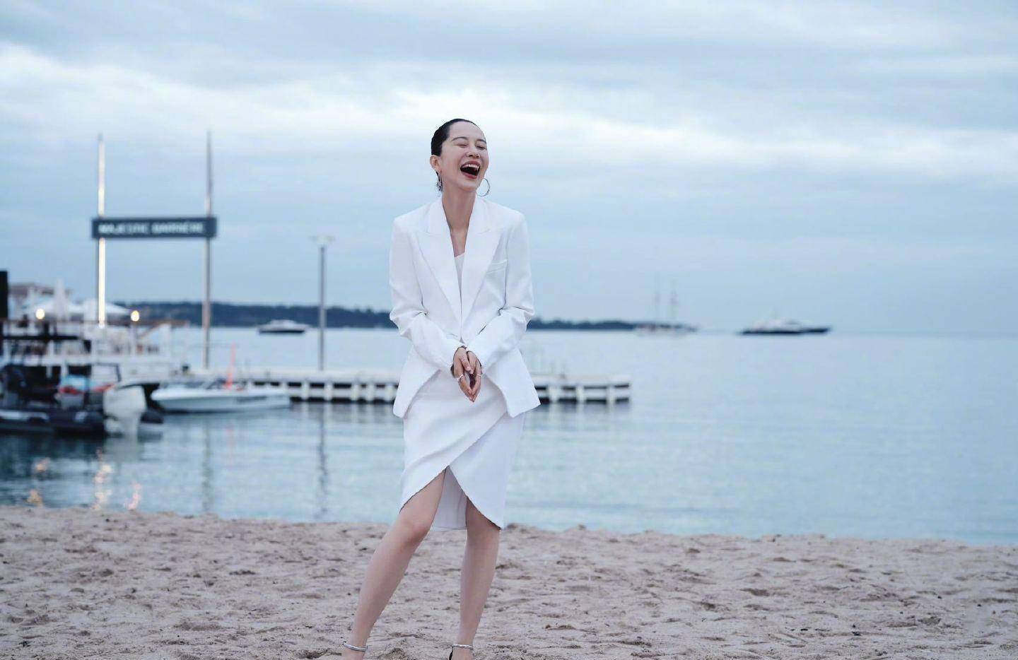 46海清仪态真牛!五套礼服上身,瞬间成为"顶级名流"_连衣裙_身材_女性