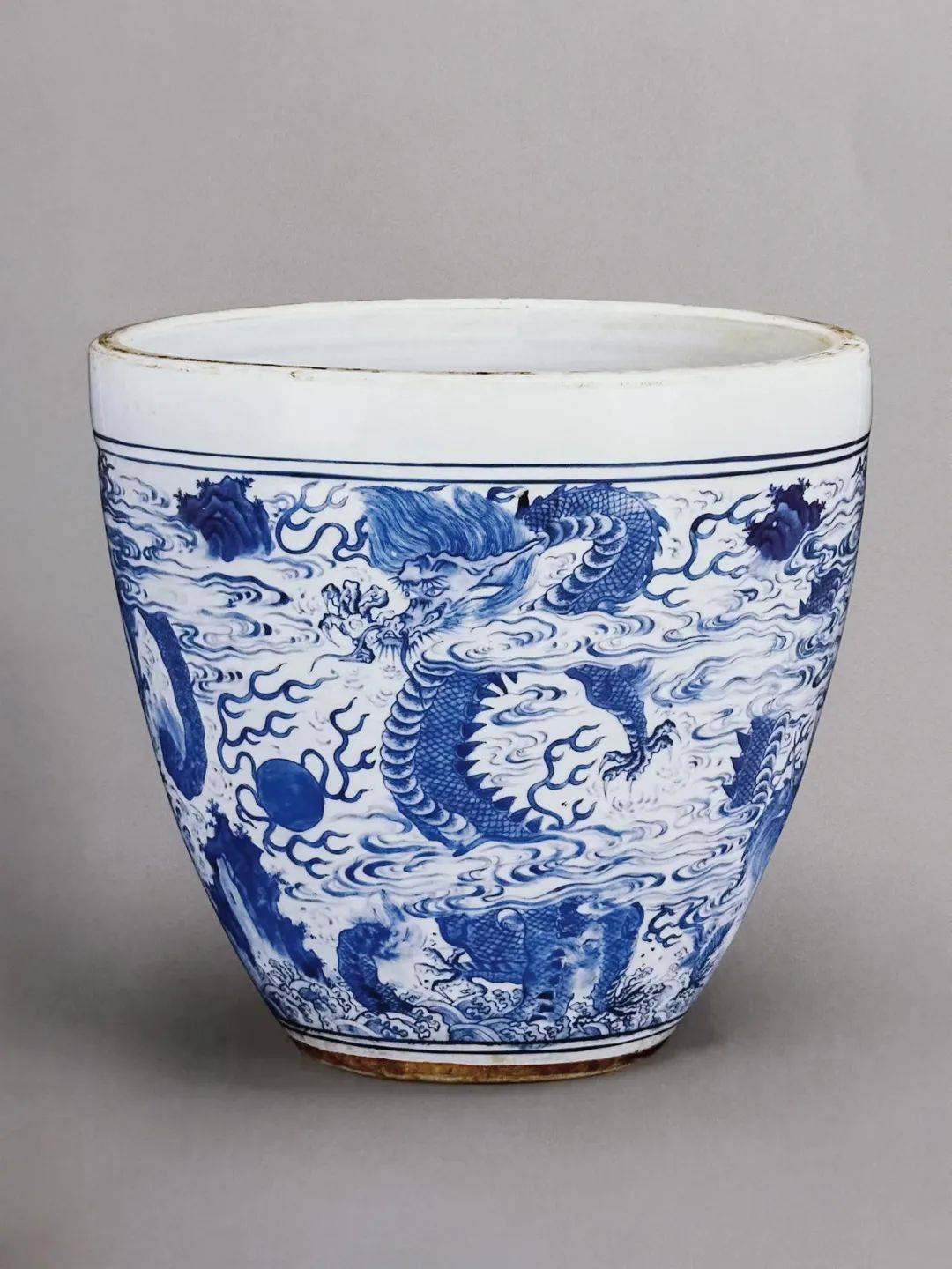 北京保利拍卖明崇祯青花海水云龙纹案缸_瓷器_以藏_书画