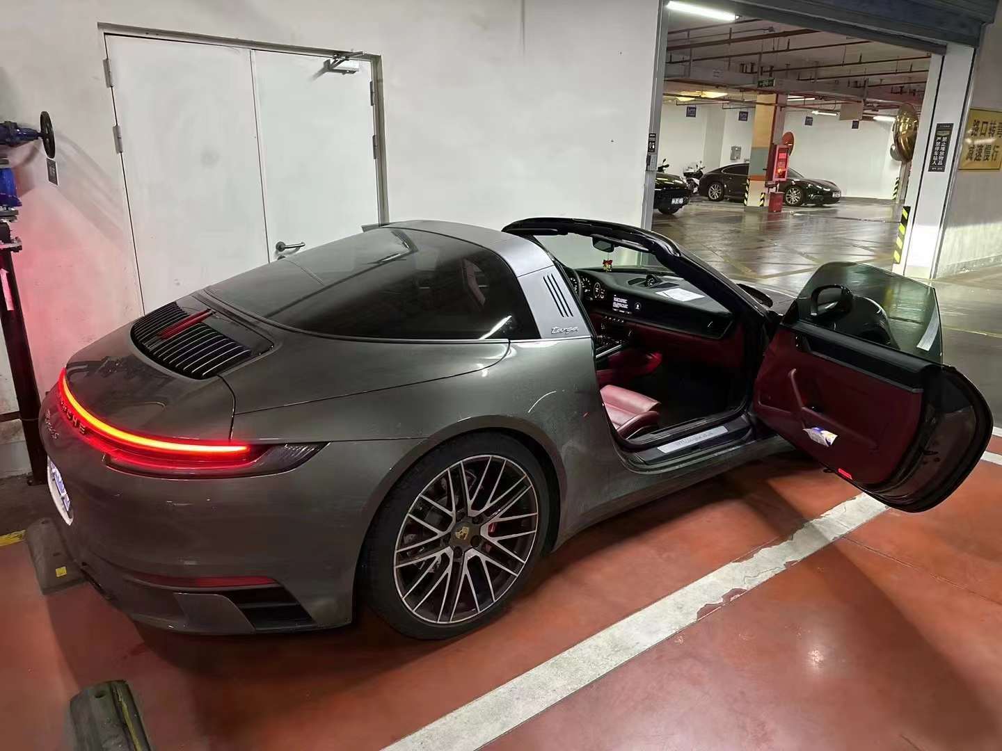 砂金石绿金属漆搭配双拼内饰,保时捷targa 4s_搜狐汽车_搜狐网
