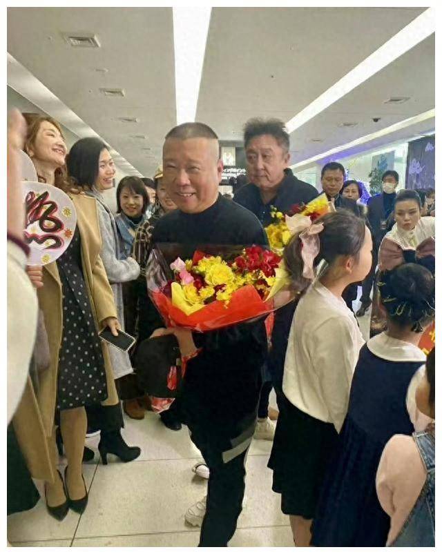 德云社郭德纲深夜发文,晒照引网友热议,老郭又给同行上了一课_演出