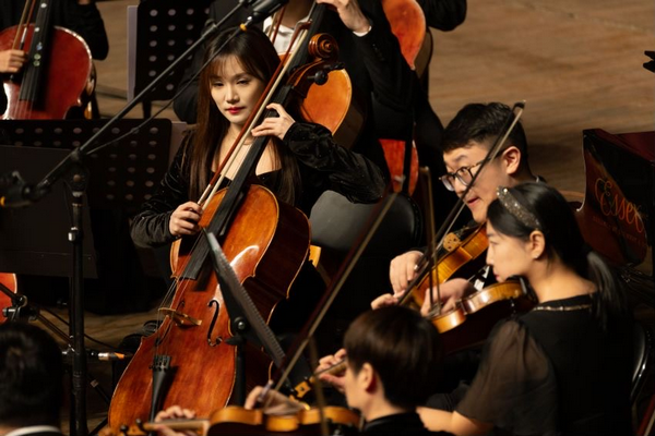提琴演奏家柳倩携ice·乐团首秀,亮相冰城 回馈故乡_音乐_演出_哈尔滨