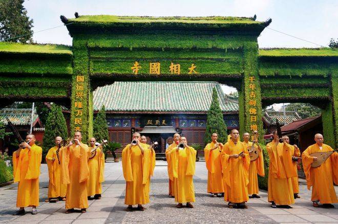 大相國寺位於河南省開封市自由路西段,是中國著名的佛教寺院_建築