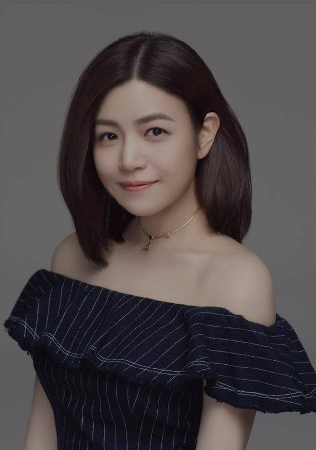 陈妍希当天只是吃了个饭,其他什么都没做,至于吴君如所说的并非陈妍希