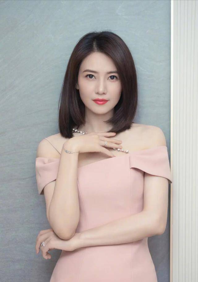 曝高圆圆赵又廷开放式婚姻,女方常去高端会所,男方常和美女约会_镜头