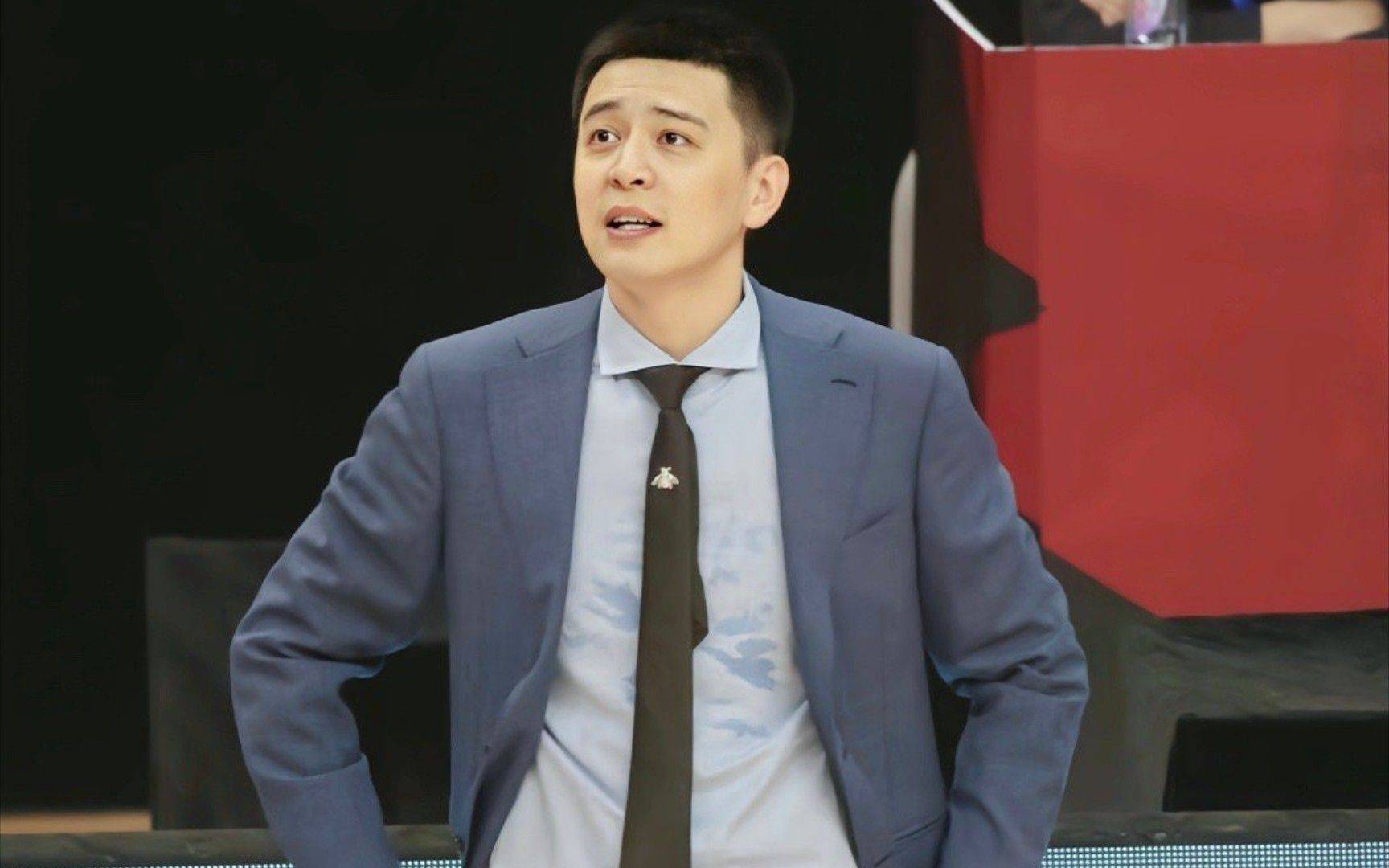 辽篮两消息,杨鸣离婚后首次亮相,两大核心录制春晚_辽宁_主教练_益胜