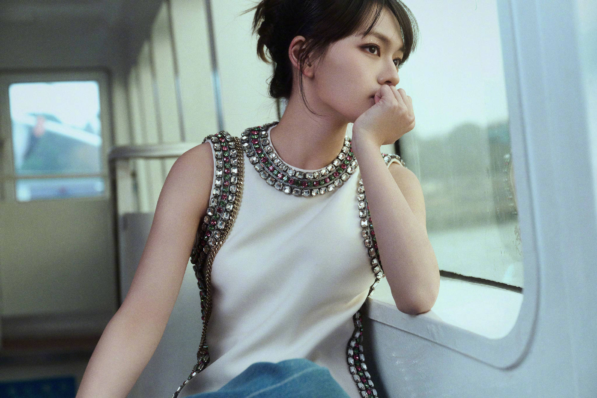 文琪外景轮渡大片 文艺迷离氛围感拉满!_盛典_有戏_设计