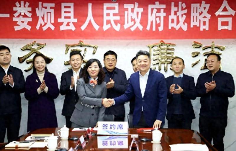 县委常委,常务副县长任瑛主持签约仪式并代表娄烦县人民政府和万达