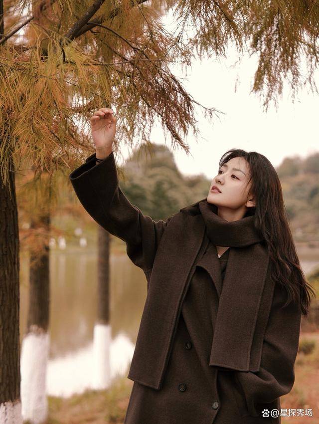 梁洁好像比邢菲还惨,邢菲公司还会给资源,梁洁就纯靠捡漏_华策_路线