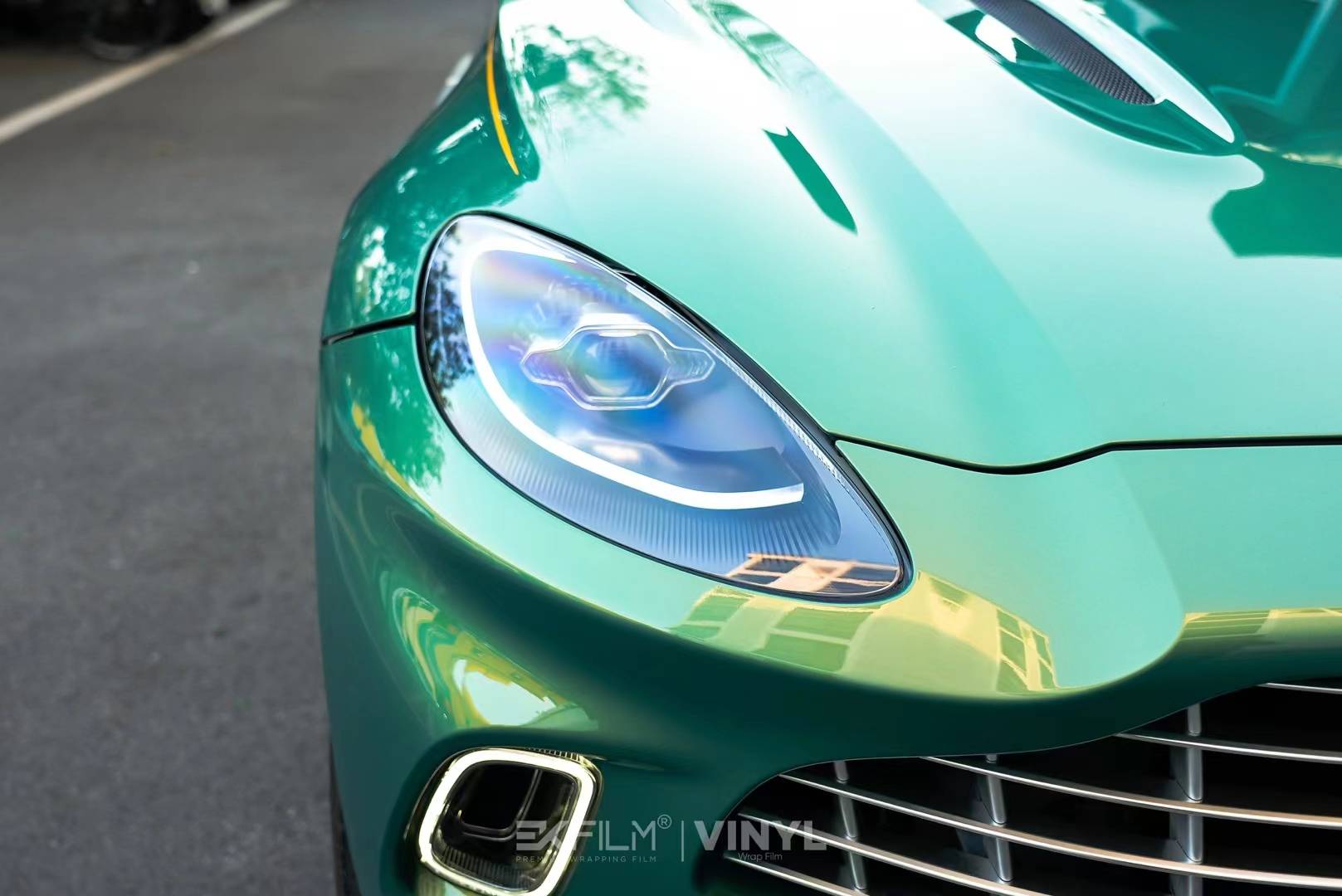 阿斯顿马丁ek改色膜虹彩祖母绿,流露出的气质格外高雅动人_绿色_金色