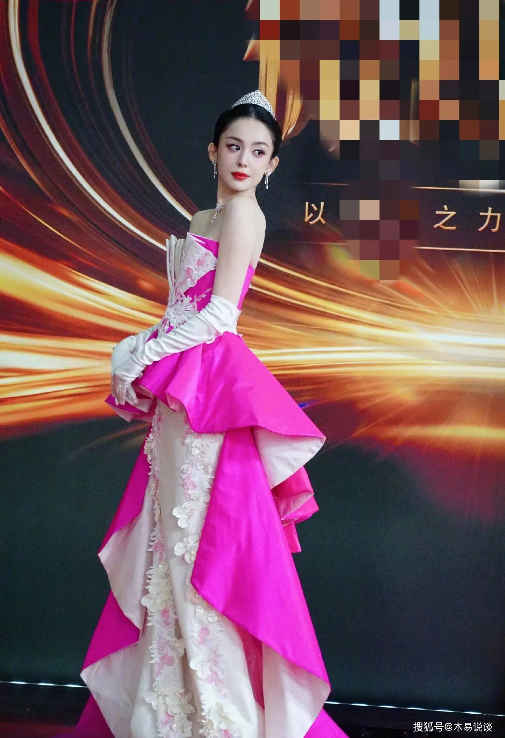 出图还得看女明星,李一桐宋轶美哭,娜扎一言难尽_礼服_气质_裙摆