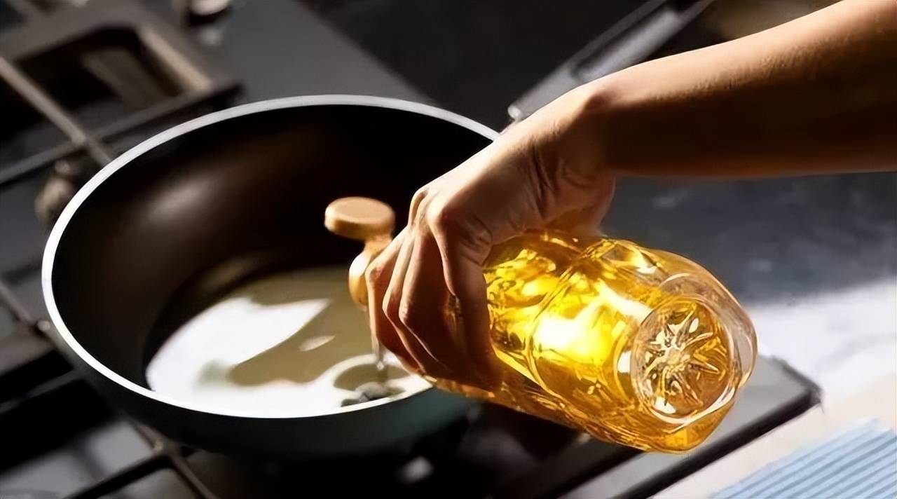 吃氢化植物油到底有哪些危害?为什么在很多食物中都能看到它?