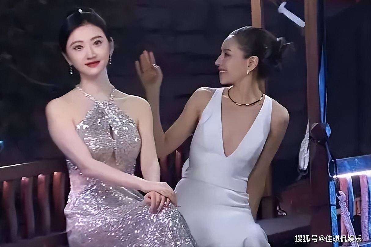 赵丽颖仅用张艺谋三个镜头,便将虞书欣遮羞布扯下,还是唐嫣厉害_形象