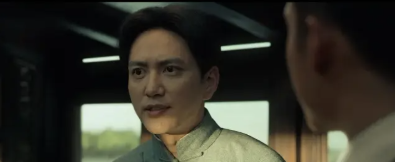 第一个,是演出了青年教员的精气神.