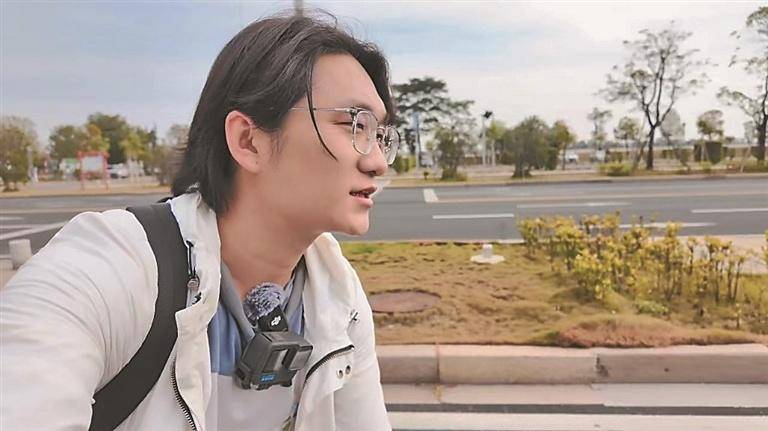 张玉麟 图片由受访者提供张玉麟用平房区的卫星图,讲述平房区的历史