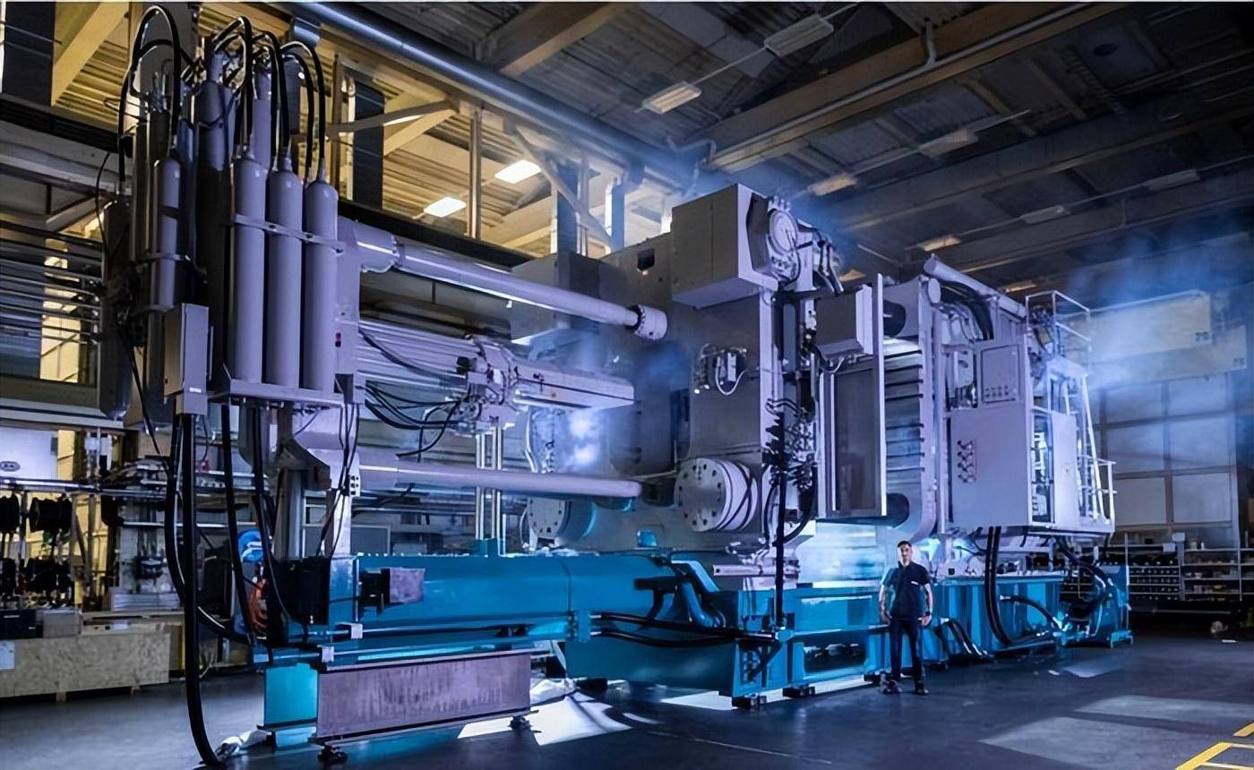 压铸机是干什么的是不是吨位越大越好