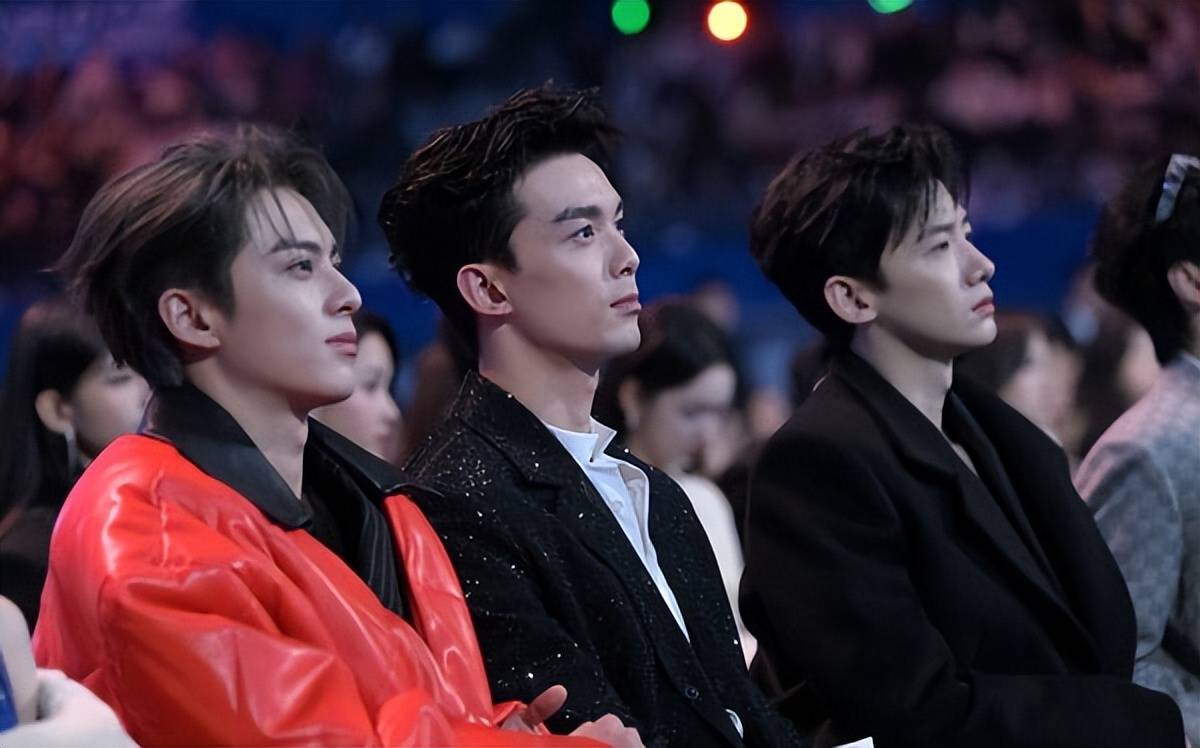 甜蜜同框笑容灿烂,周也曾舜晞搞笑点睛!_吴磊_王鹤棣_明星