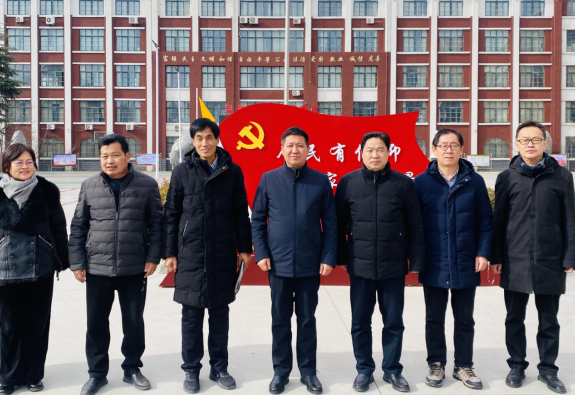 濮阳市华龙区领导莅临市油田十七中调研指导工作