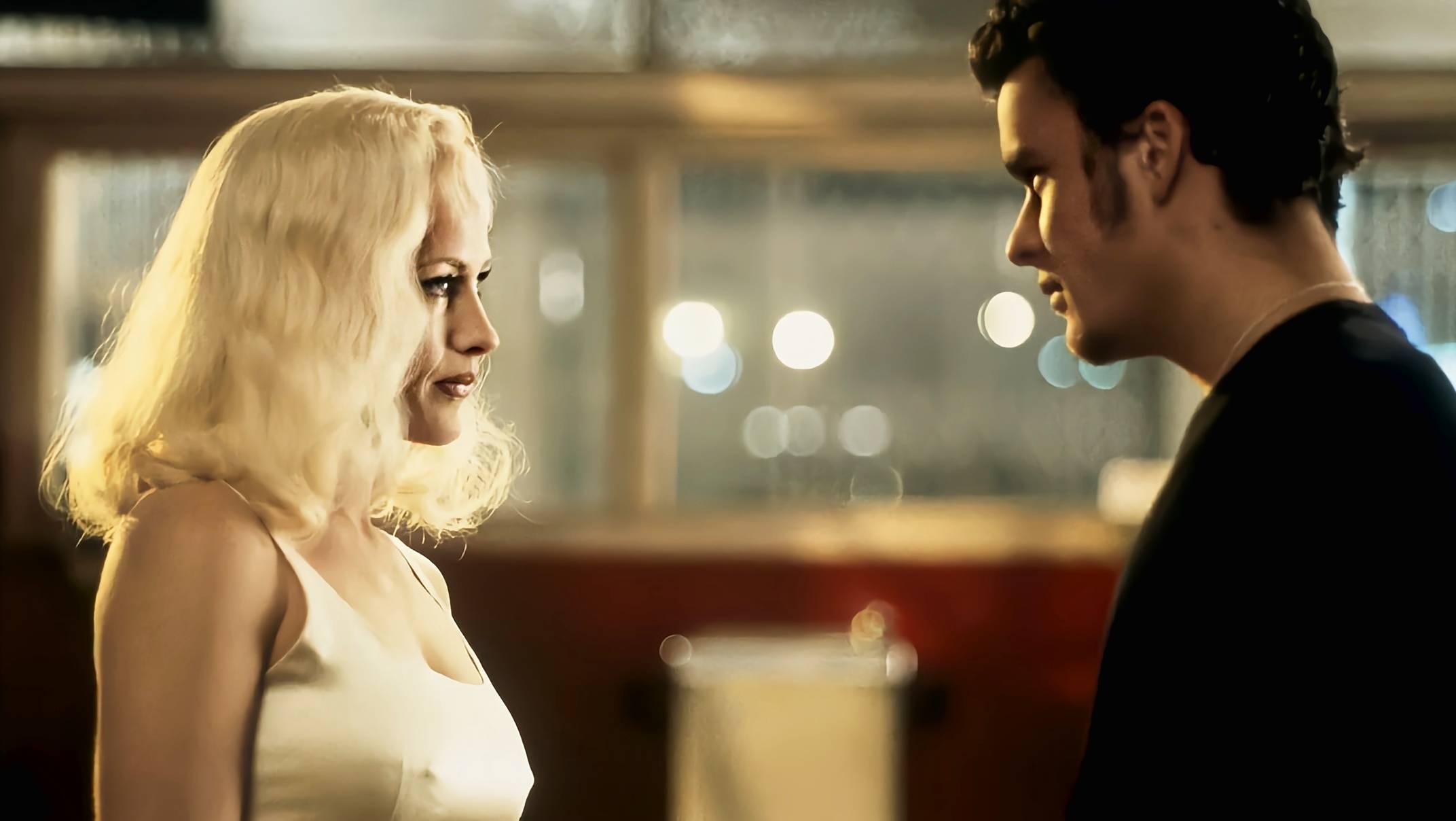 大尺度cult片《妖夜慌踪》扭曲的欲望之旅_电影_现实_世界