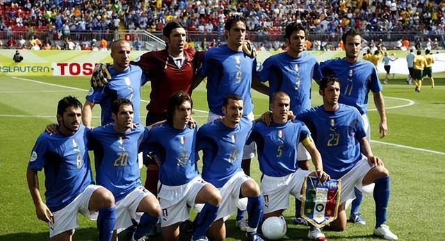 较之小组赛末轮,里皮对首发阵容做了三处调整.