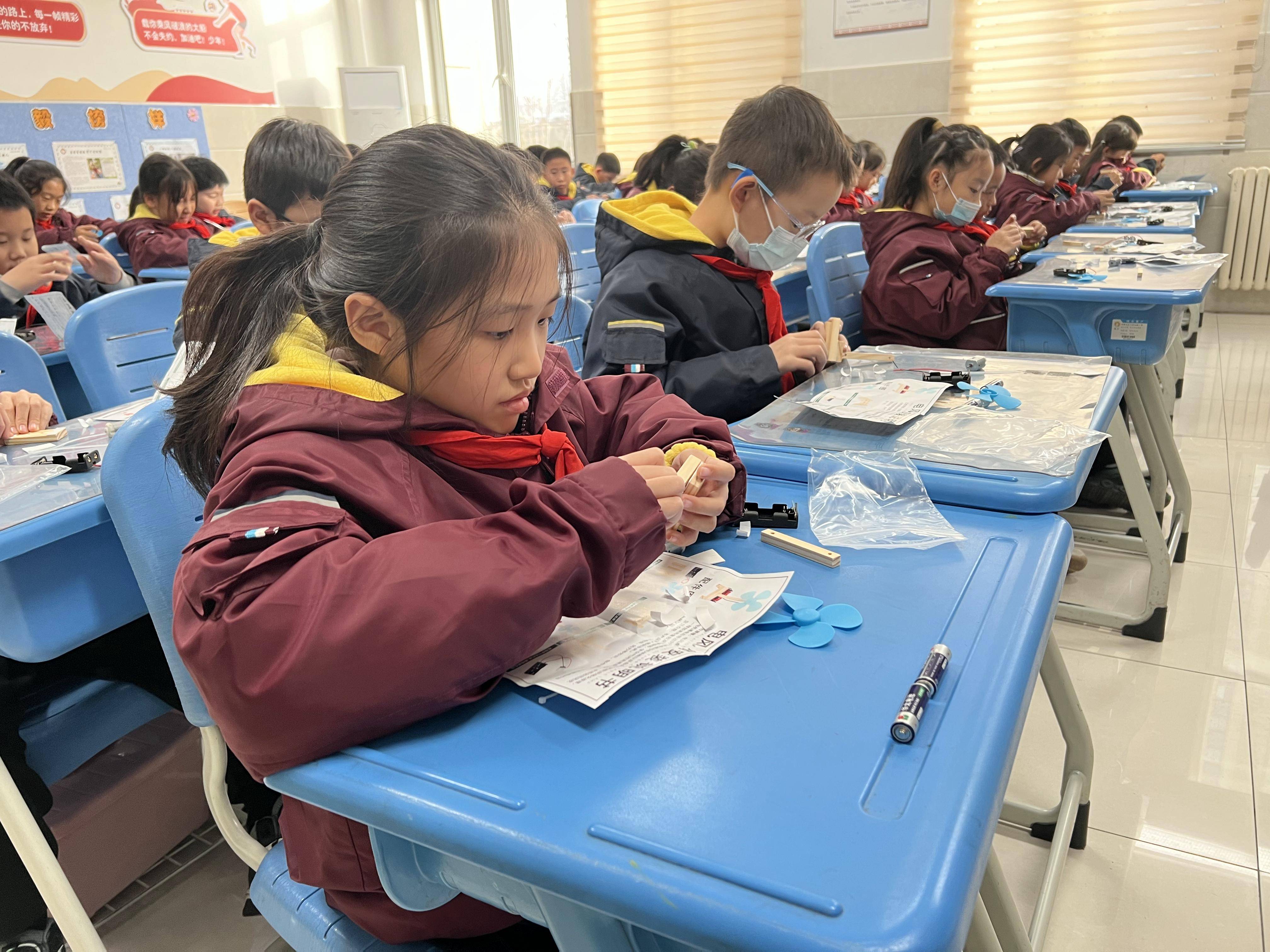 知耕鸟劳动教具套装,进校课程展示!_进行_课堂_能够在