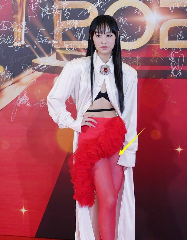 镂空_佘诗曼_穿着