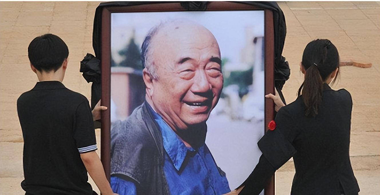 知名演员李丁:去世11年后儿子早逝,与妻子相伴57年的爱让人难忘_葬礼